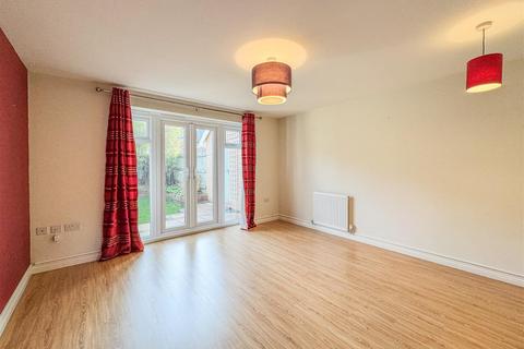 3 bedroom semi-detached house to rent, Rosehip Avenue, Red Lodge