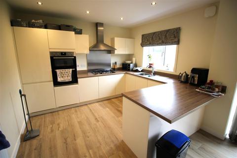 4 bedroom detached house to rent, Elderflower Close, Mickleover DE3