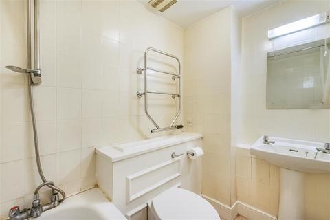 Studio to rent, Chelsea Cloister, Sloane Avenue, London, SW3