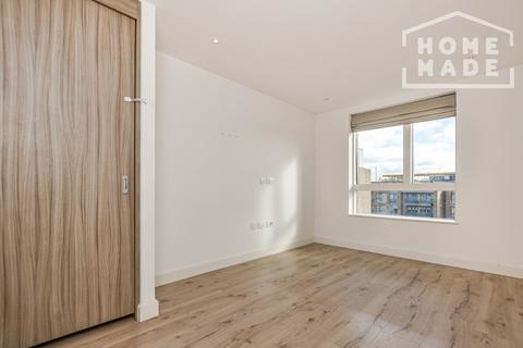 2 bedroom flat to rent, Hamlet Court, High Street, N8