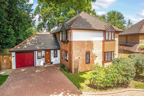 4 bedroom detached house to rent, Virginia Close, Weybridge, Surrey, KT13