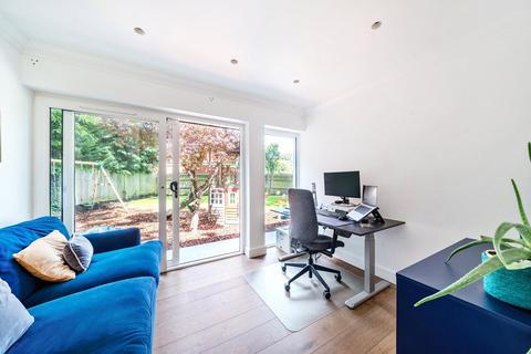 4 bedroom detached house to rent, Virginia Close, Weybridge, Surrey, KT13