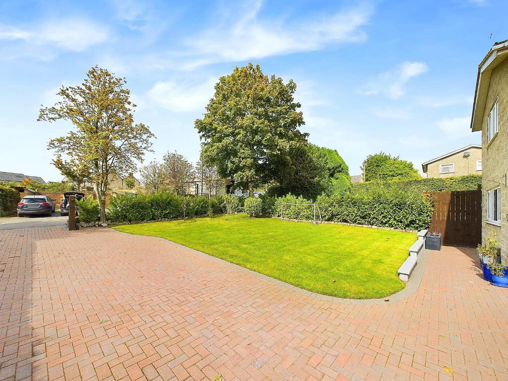 Front Garden &amp; Driveway