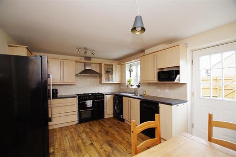 4 bedroom townhouse for sale, Tortworth Road, Swindon SN25