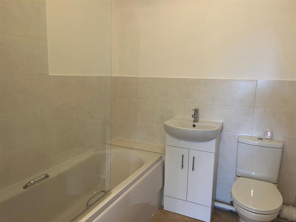 Bathroom 2.jpg