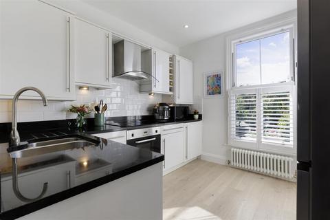 3 bedroom flat for sale, Chestnut Road, Raynes Park SW20