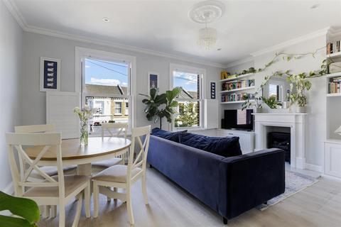 3 bedroom flat for sale, Chestnut Road, Raynes Park SW20