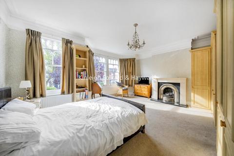 29 Rosebery Road, London, N10 2LE