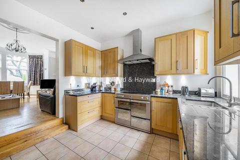 29 Rosebery Road, London, N10 2LE