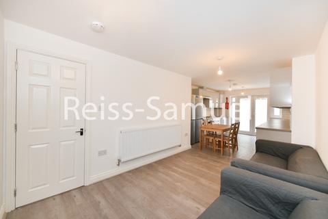 6 bedroom semi-detached house to rent, Lockesfield Place, London E14