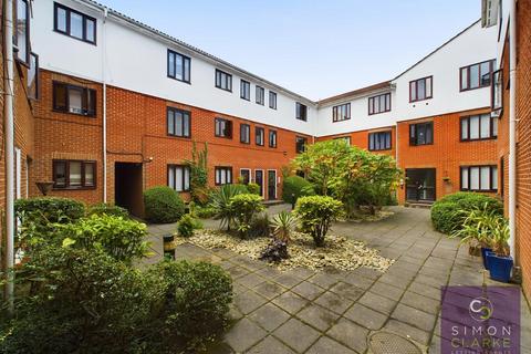 2 bedroom flat to rent, Lyonsdown Road, Barnet, EN5