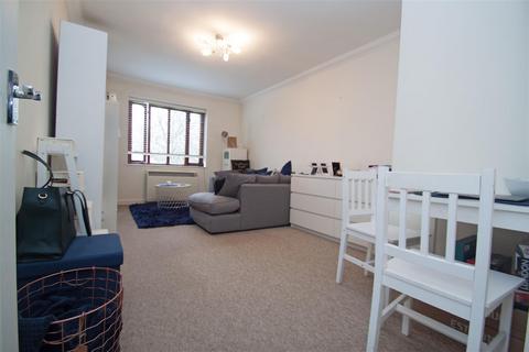 2 bedroom flat to rent, Lyonsdown Road, Barnet, EN5