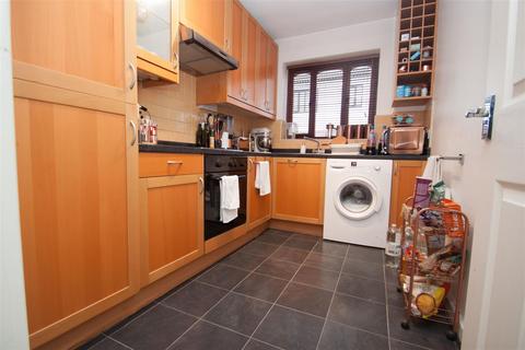 2 bedroom flat to rent, Lyonsdown Road, Barnet, EN5