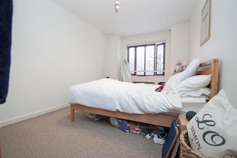 2 bedroom flat to rent, Lyonsdown Road, Barnet, EN5