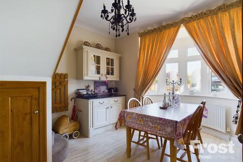 3 bedroom chalet for sale, Coppermill Road, Wraysbury, Berkshire, TW19