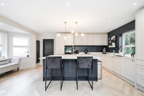 4 bedroom detached house for sale, Whitehall Lane, Buckhurst Hill