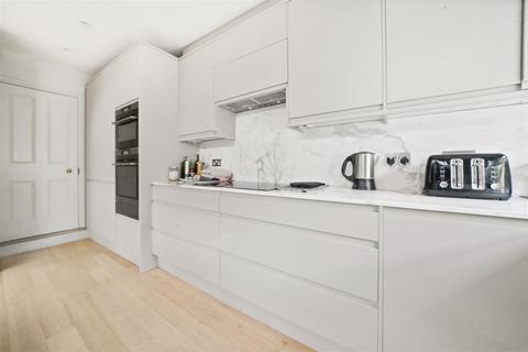 4 bedroom end of terrace house for sale, Glendarvon Street, Putney