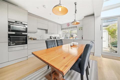 4 bedroom end of terrace house for sale, Glendarvon Street, Putney