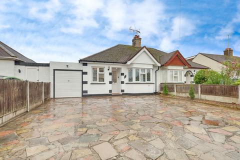 2 bedroom semi-detached bungalow for sale, Alton Gardens, Southend-on-sea, SS2