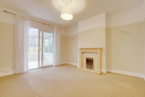 2 bedroom semi-detached bungalow for sale, Alton Gardens, Southend-on-sea, SS2