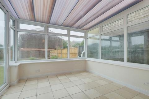 2 bedroom semi-detached bungalow for sale, Alton Gardens, Southend-on-sea, SS2