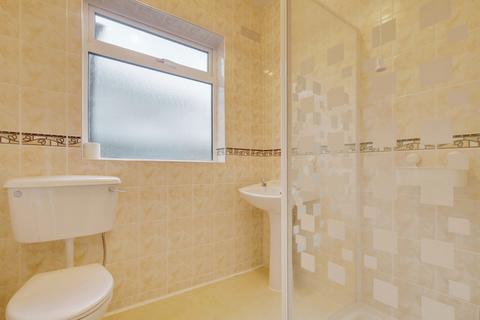 2 bedroom semi-detached bungalow for sale, Alton Gardens, Southend-on-sea, SS2