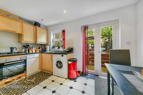 2 bedroom terraced house for sale, Howerd Way, London