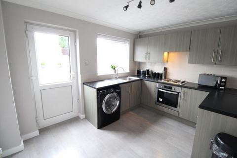 2 bedroom terraced house to rent, New Town, Brierley Hill