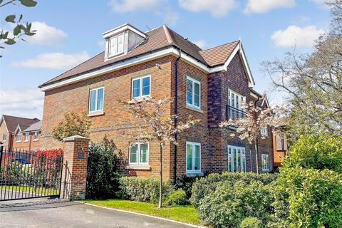 2 bedroom ground floor flat for sale, Oaks Lane, Great Bookham, Surrey