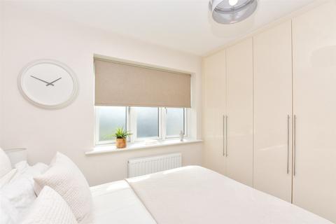 2 bedroom ground floor flat for sale, Oaks Lane, Great Bookham, Surrey