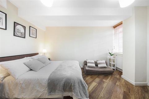 Studio for sale, Sloane Avenue, SW3