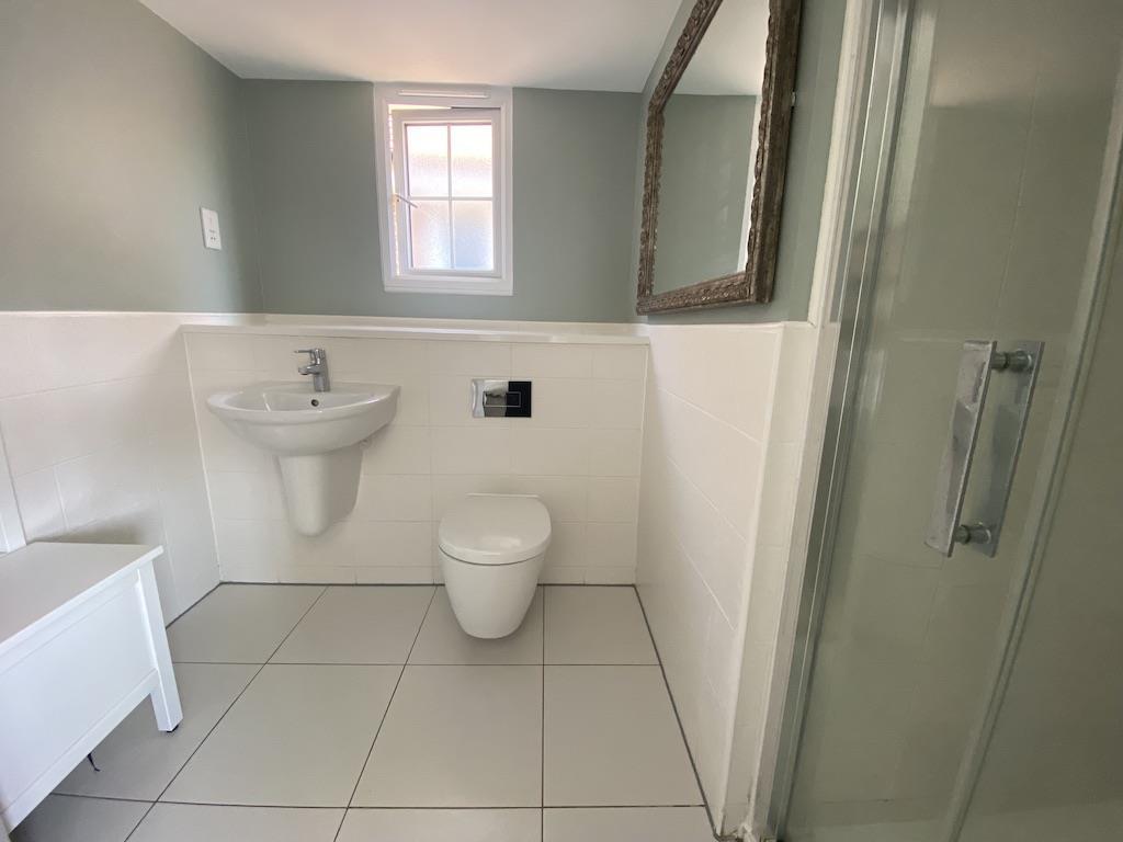 21 - En-Suite to Bedroom 1.jpg