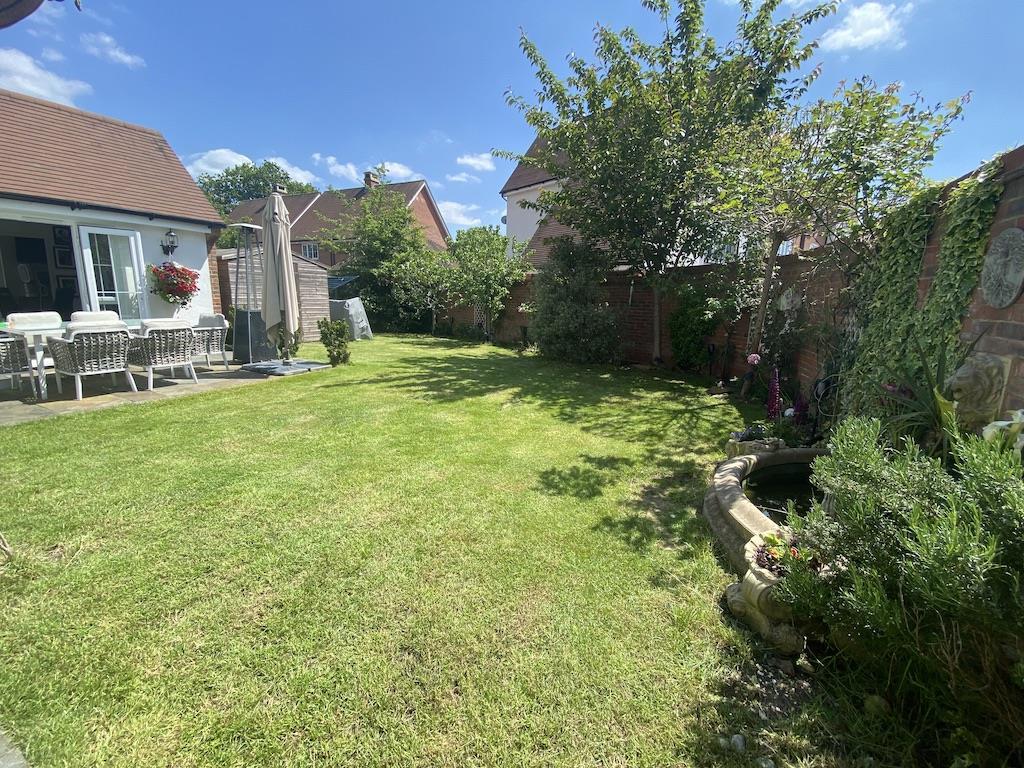33 - Rear Garden.jpg