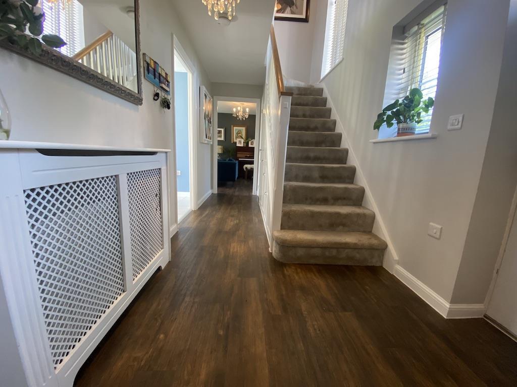 8 - Spacious Hallway.jpg