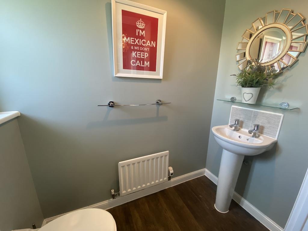 10 - Downstairs WC.jpg