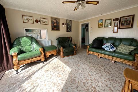 4 Reading Close, Walmer, Deal, CT14 7RD
