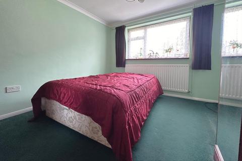 4 Reading Close, Walmer, Deal, CT14 7RD