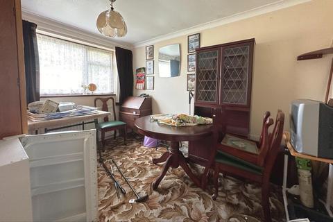 4 Reading Close, Walmer, Deal, CT14 7RD