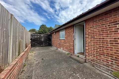 4 Reading Close, Walmer, Deal, CT14 7RD