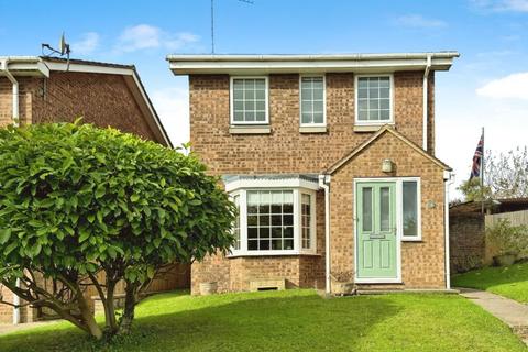 6 Hathaway Drive, Warwick, CV34 5RD