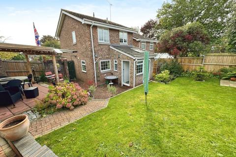 6 Hathaway Drive, Warwick, CV34 5RD