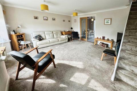 6 Hathaway Drive, Warwick, CV34 5RD