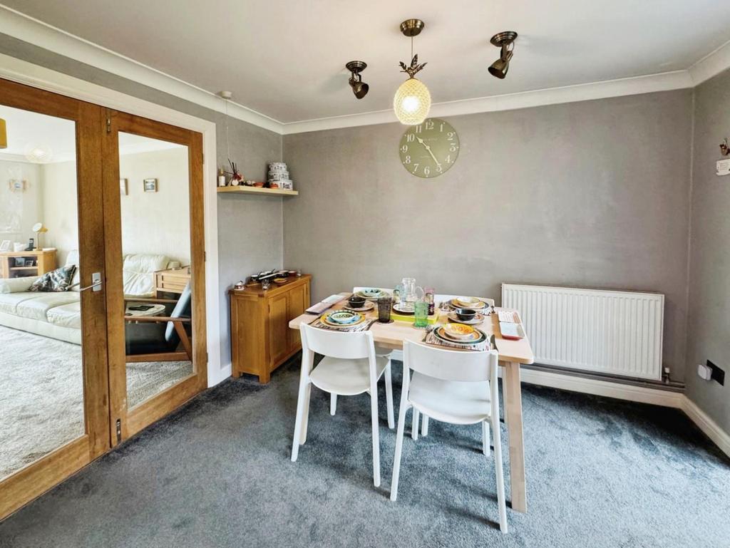 5f0e54ef-Dining.jpg