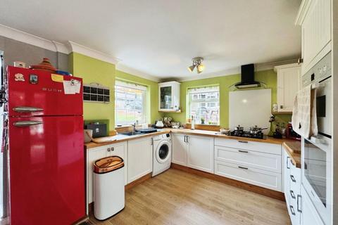 6 Hathaway Drive, Warwick, CV34 5RD