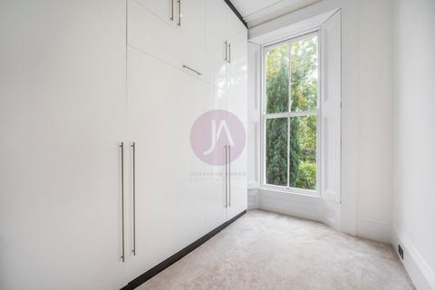 4b Carlton Vale, London, NW6 5EE