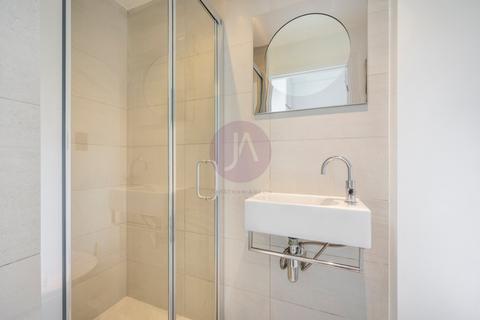 4b Carlton Vale, London, NW6 5EE
