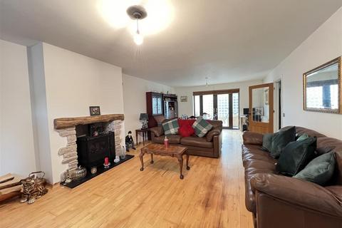 3 bedroom detached house for sale, Penderyn Road, Aberdare CF44