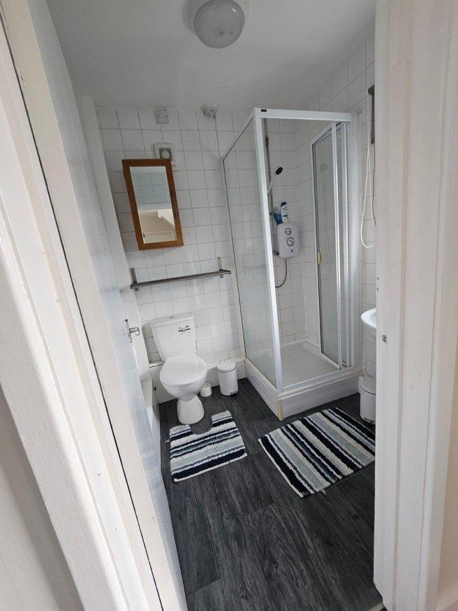 Dennis-avenue-ng9-2rd-961211