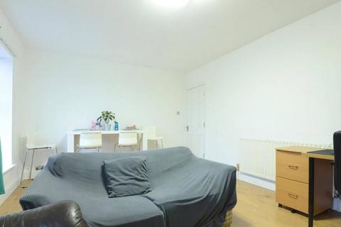 2 bedroom flat for sale, Oakdale Avenue, Northwood Hills, Northwood, HA6