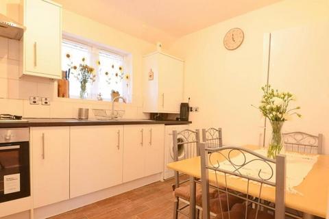 2 bedroom flat for sale, Oakdale Avenue, Northwood Hills, Northwood, HA6